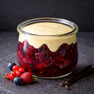 Rote Grütze mit Vanille Sauce